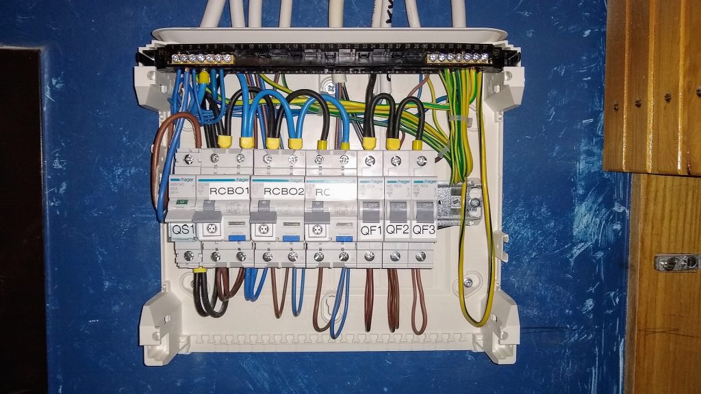JKS maintenance engineer at work